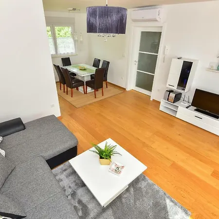 Evelin Pensión Makarska